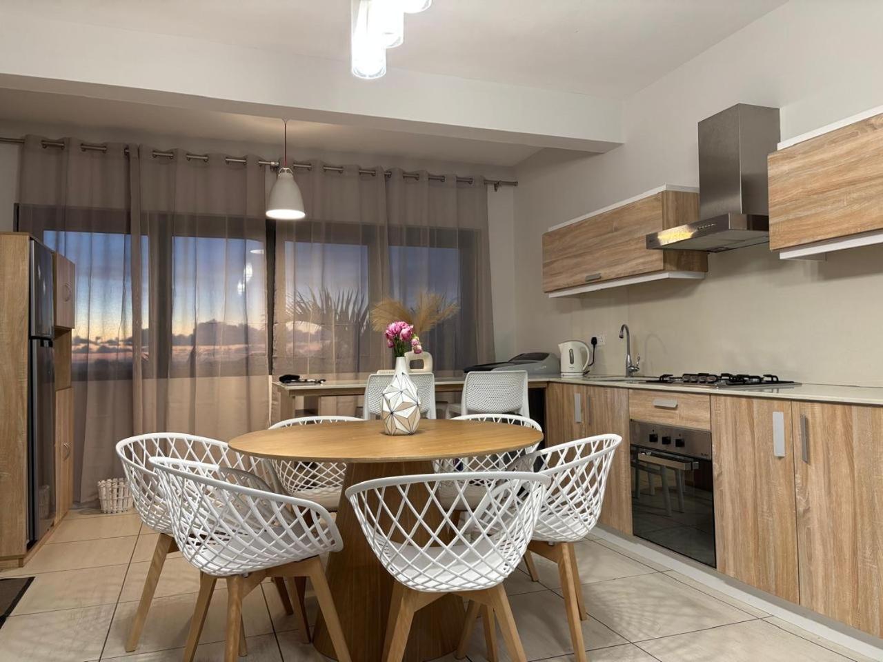 Stunning 3-Bedroom Apartment With Private Rooftop Terrace & Gorgeous Pool Flic-en-Flacq Екстериор снимка
